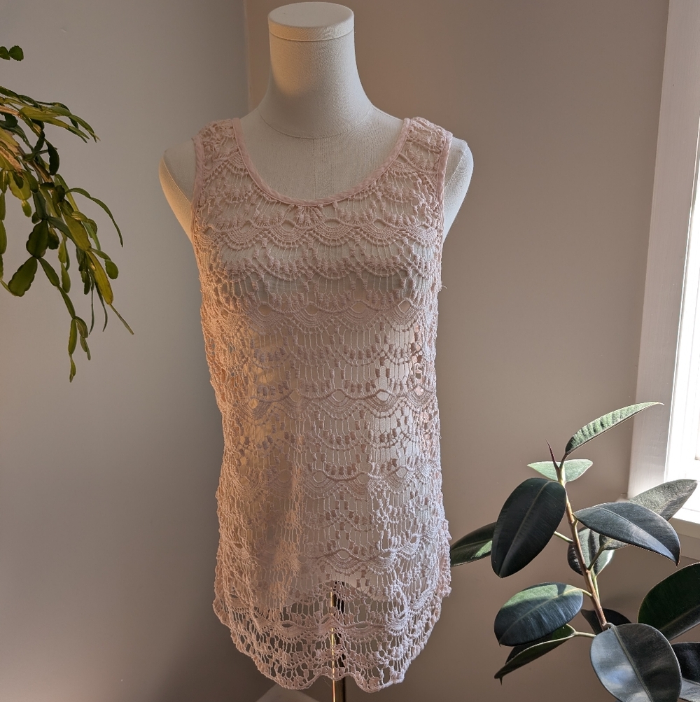 Sleeveless Crochet Lace Top — Blush Pink